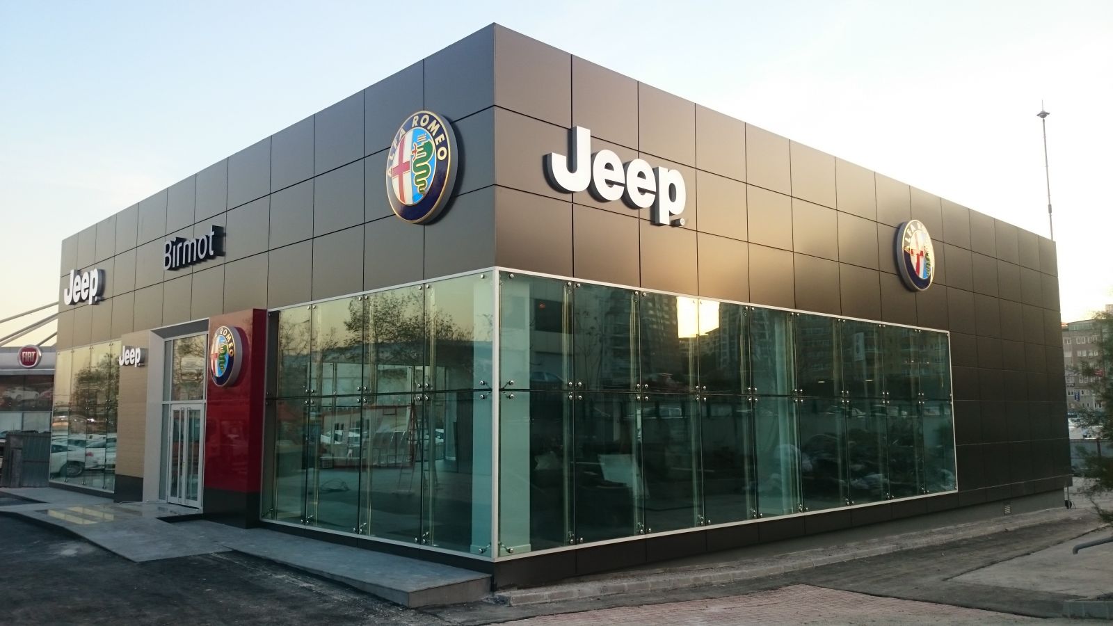 ALFA ROMEO VE JEEP SHOWROOM BİNASI